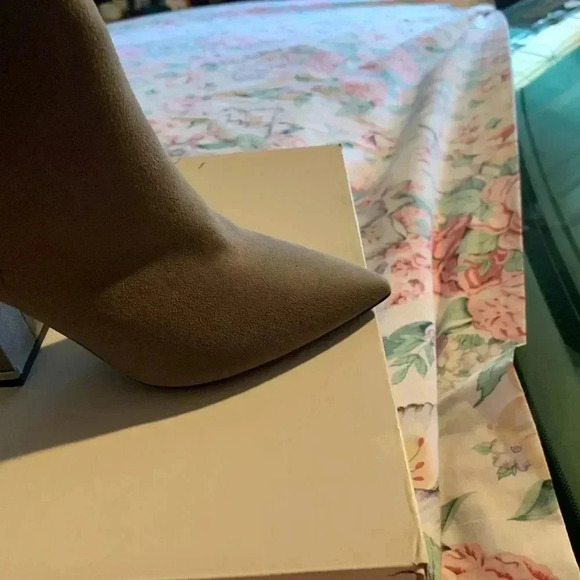 Calvin Klein Womens Ankle Boots with Heals Size 6 M - Picture 5 of 13